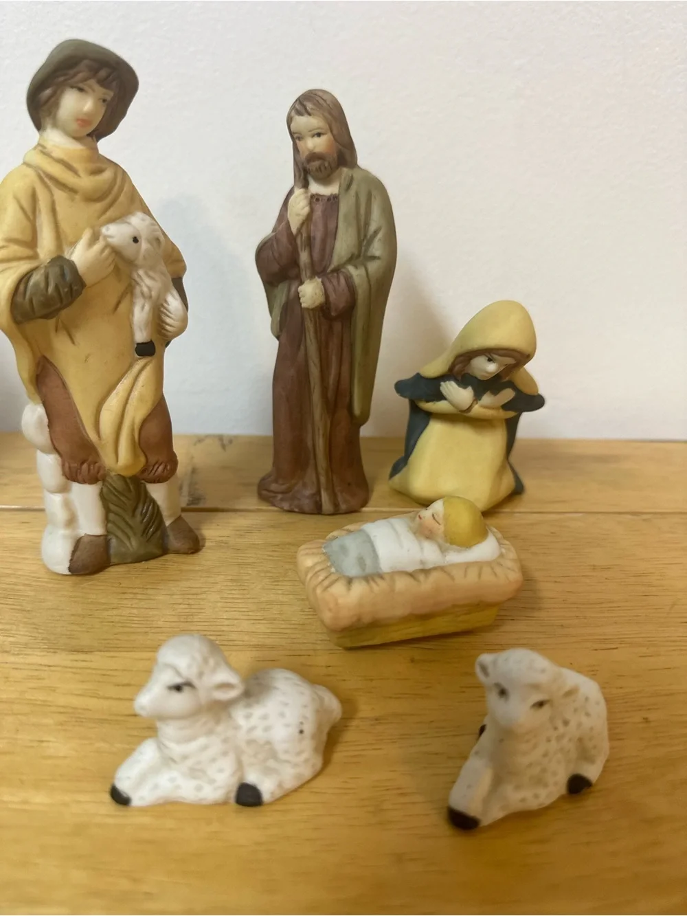 Source Unknown Nativity Figurine Set in Cream, Brown, Yellow and Green